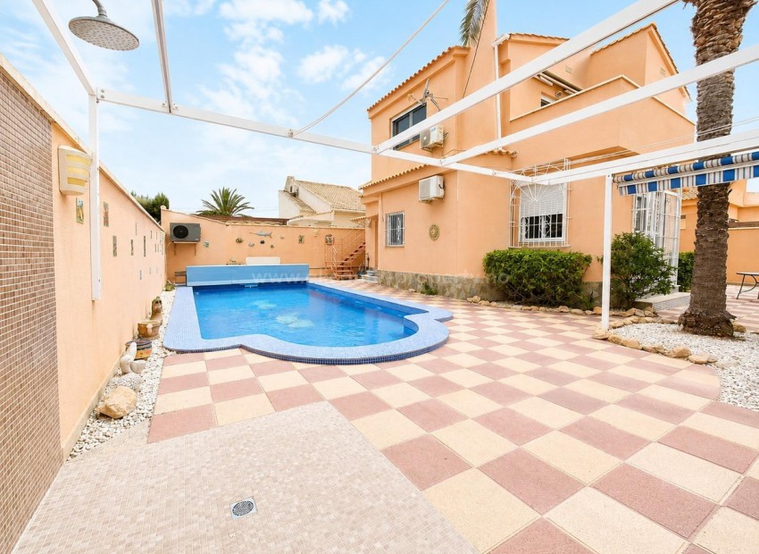 Villa en Mil Palmeras