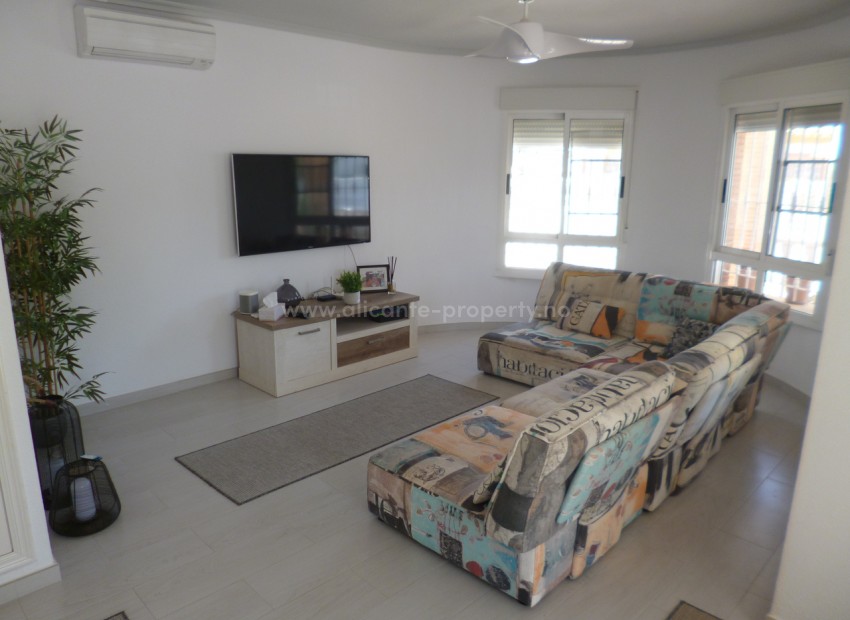 Villa en Pilar de la Horadada