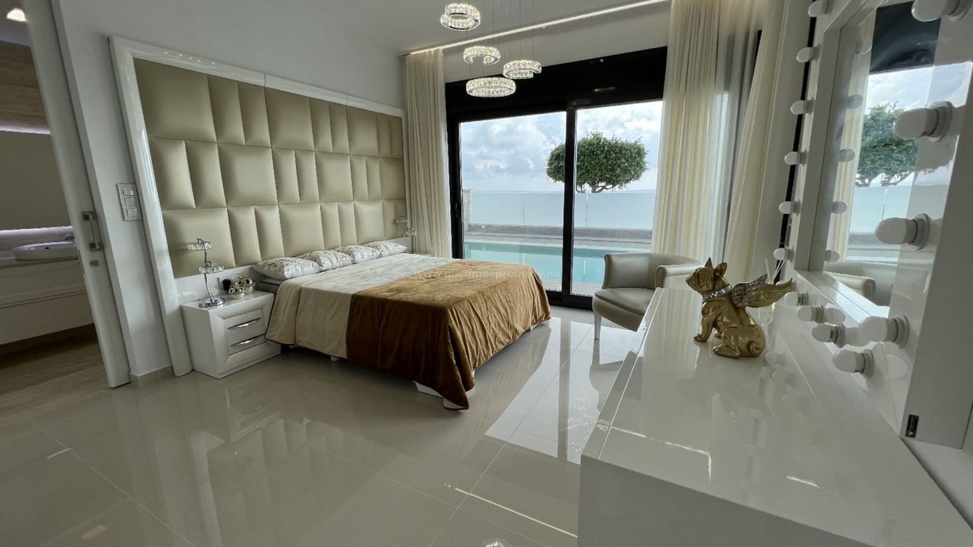 Villa en San Miguel de Salinas Centro