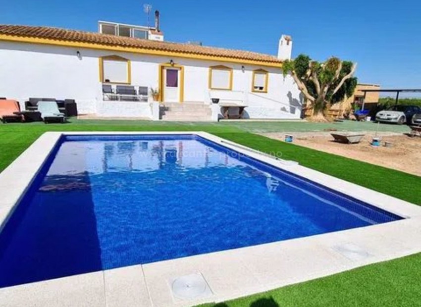 Villa en San Miguel de Salinas Centro