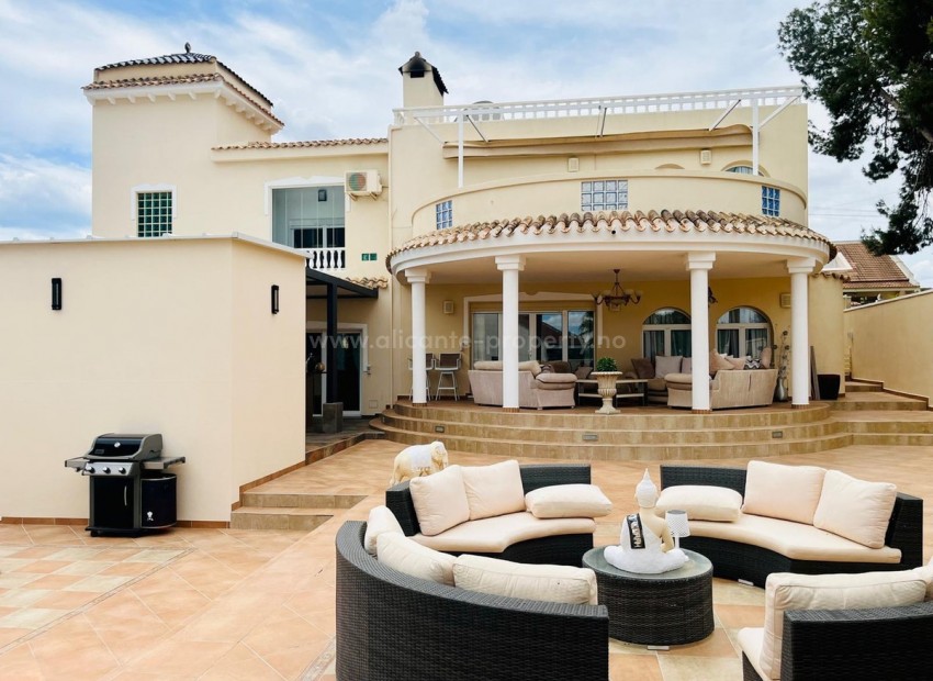 Villa en San Miguel de Salinas Centro