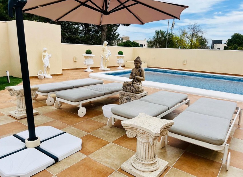 Villa en San Miguel de Salinas Centro