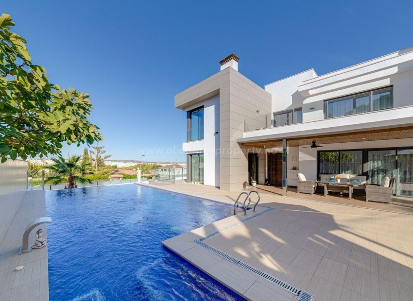 Villa en Torrevieja Centro