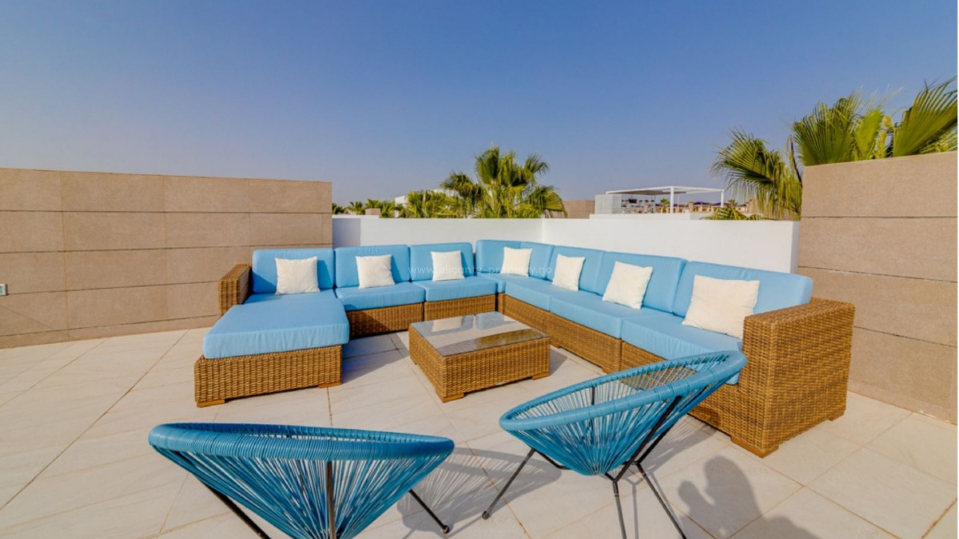 Villa en Urbanización El Raso