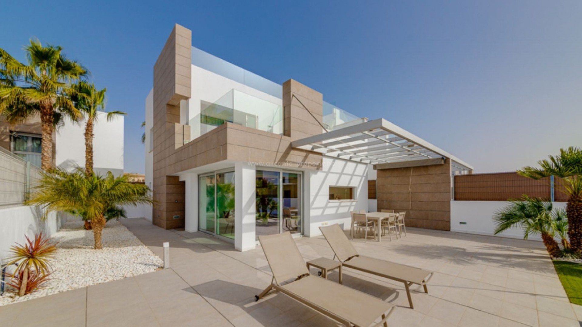 Villa en Urbanización El Raso