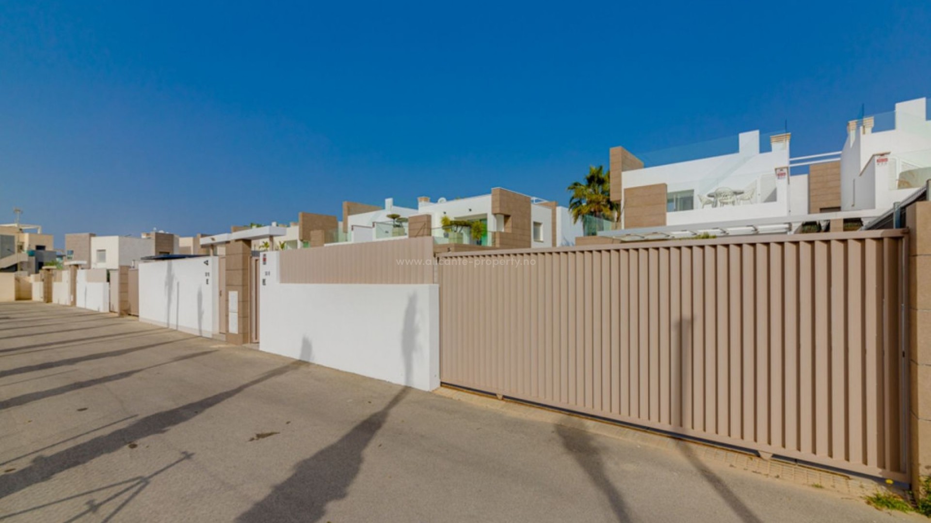 Villa en Urbanización El Raso