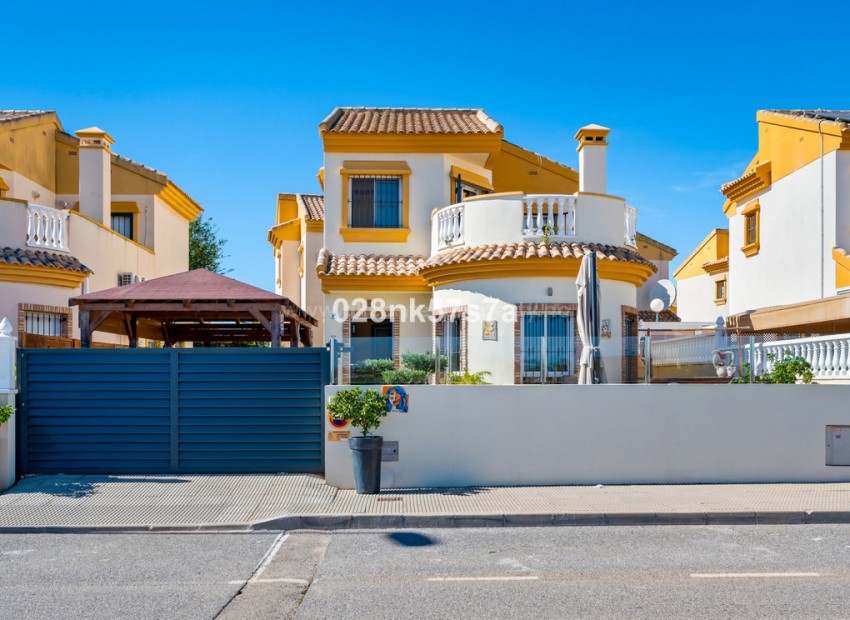 Villa en Urbanización El Raso