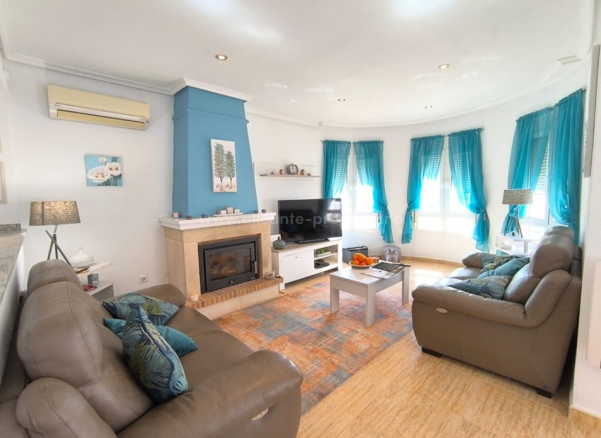 Villa en Urbanización El Raso