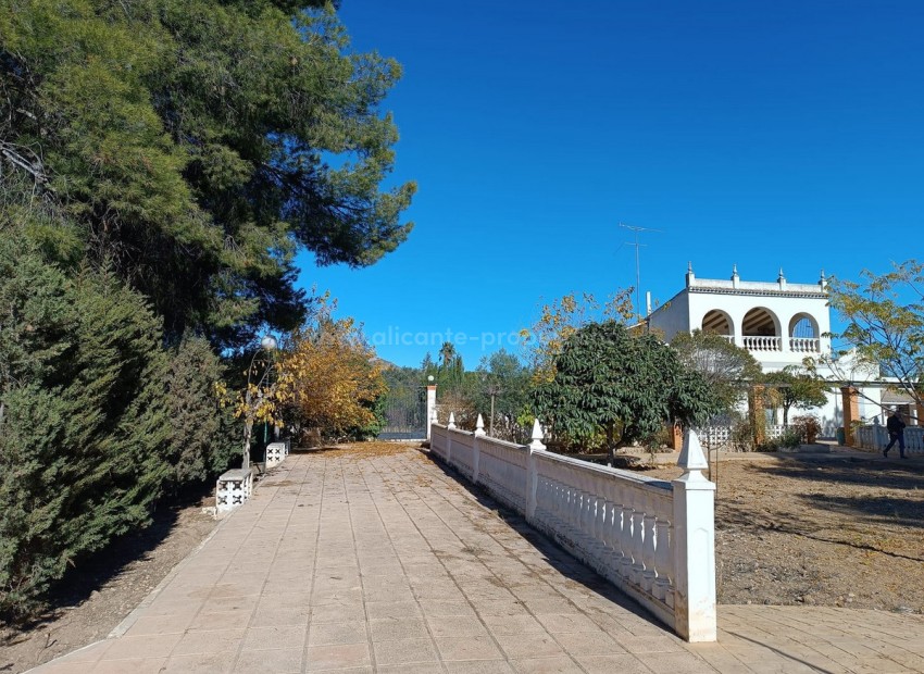 Villa en Yecla Centro