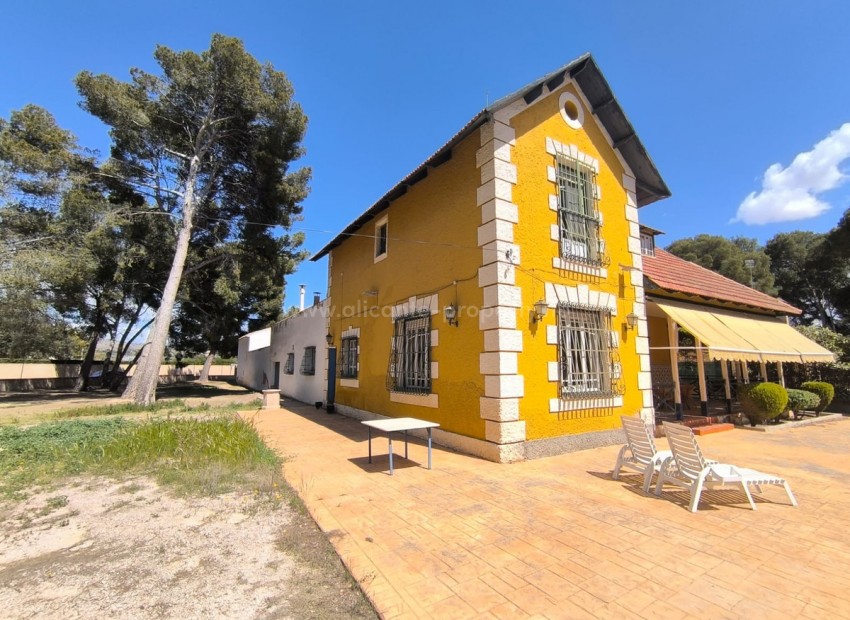 Villa en Yecla Centro