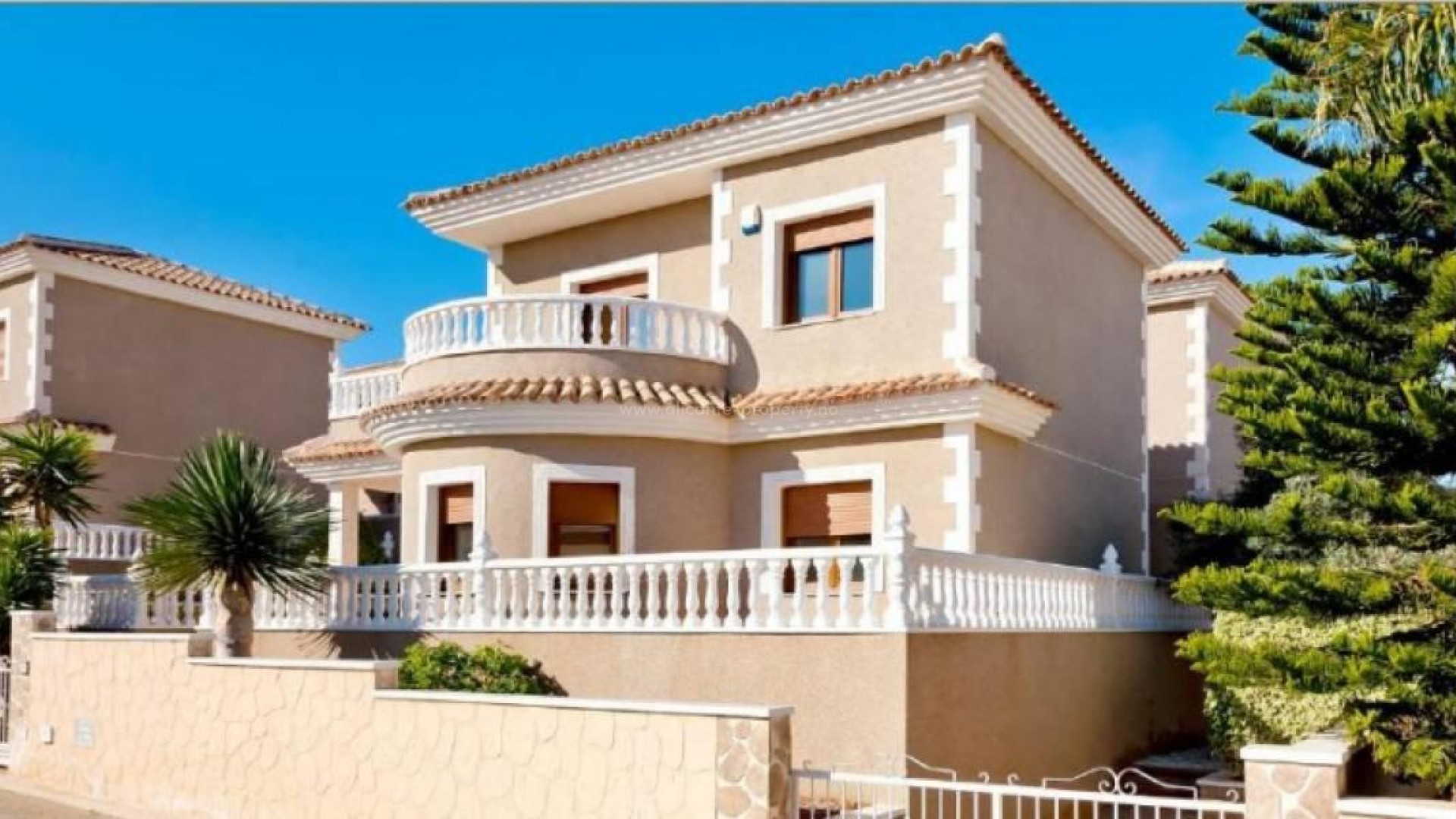 Villa/house in Los Altos, 3 bedrooms and 4 bathrooms with swimming pool, close to Torrevieja and La Zenia shopping center,