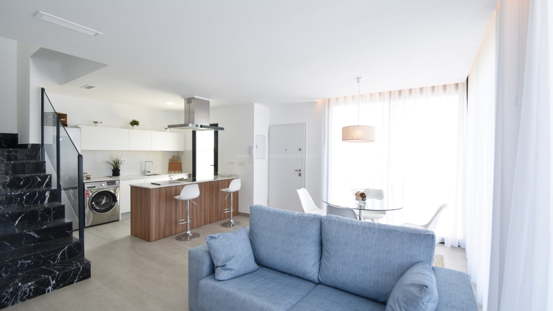 Villa i Los Montesinos, Alicante, huset har 104,7 m2, 3 soverom, 2 bad, terrasse på 30 m2, 30 minutter med bil fra Alicante flyplass, 10 min til strand.   