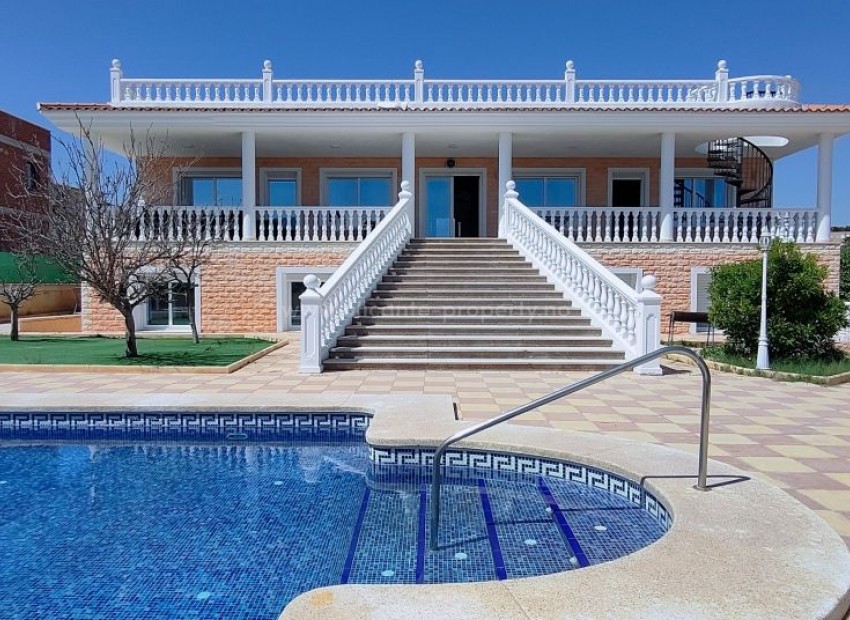 Villa in Albir