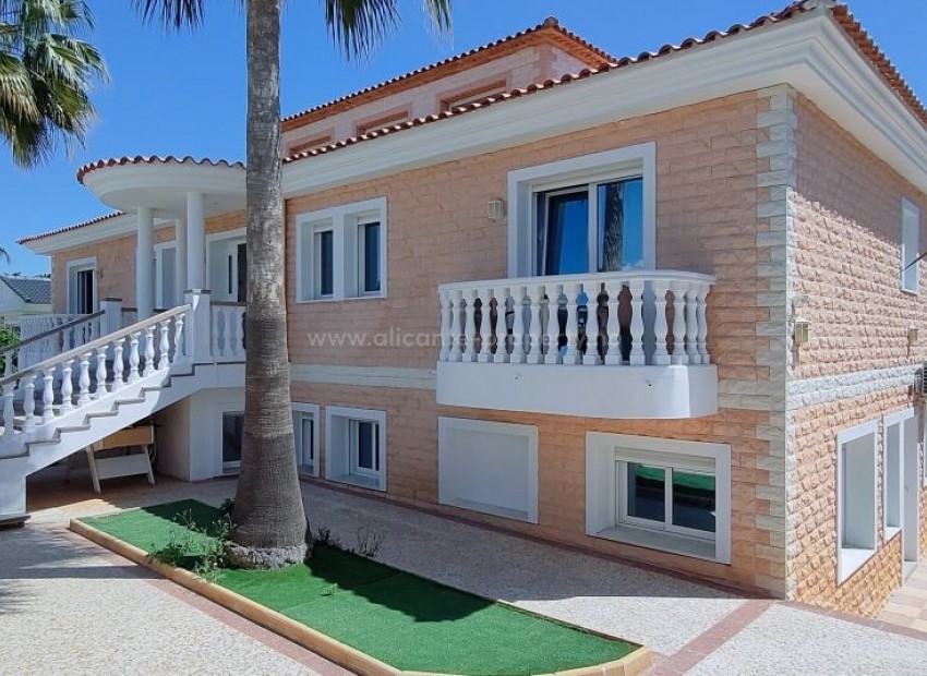 Villa in Albir