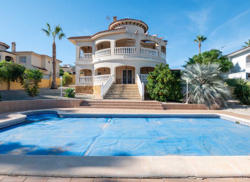 Villa in Algorfa