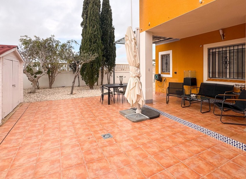 Villa in Arenales del Sol