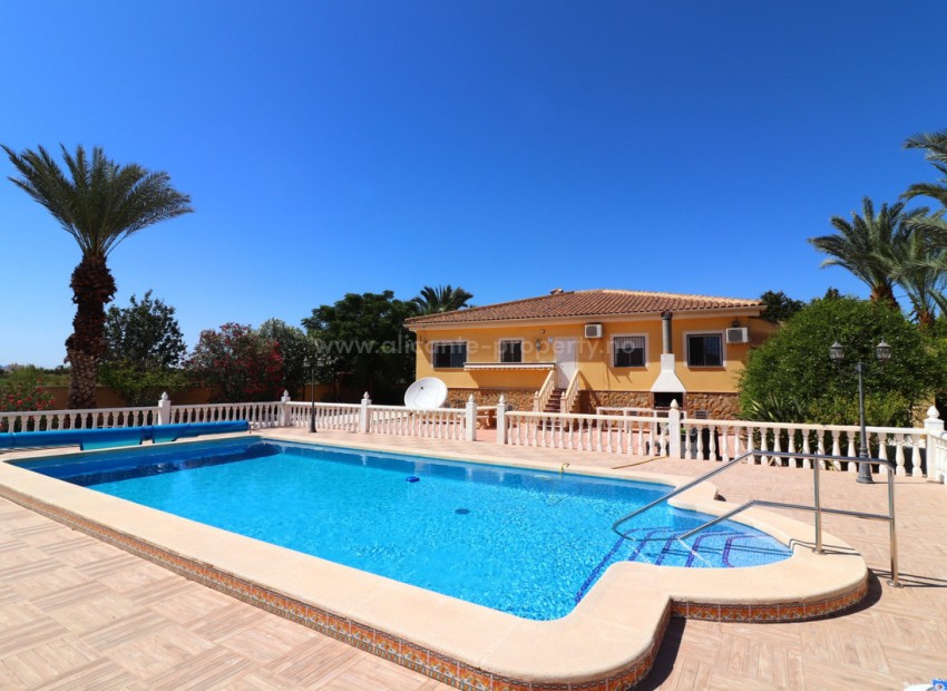 Villa in Catral Centro