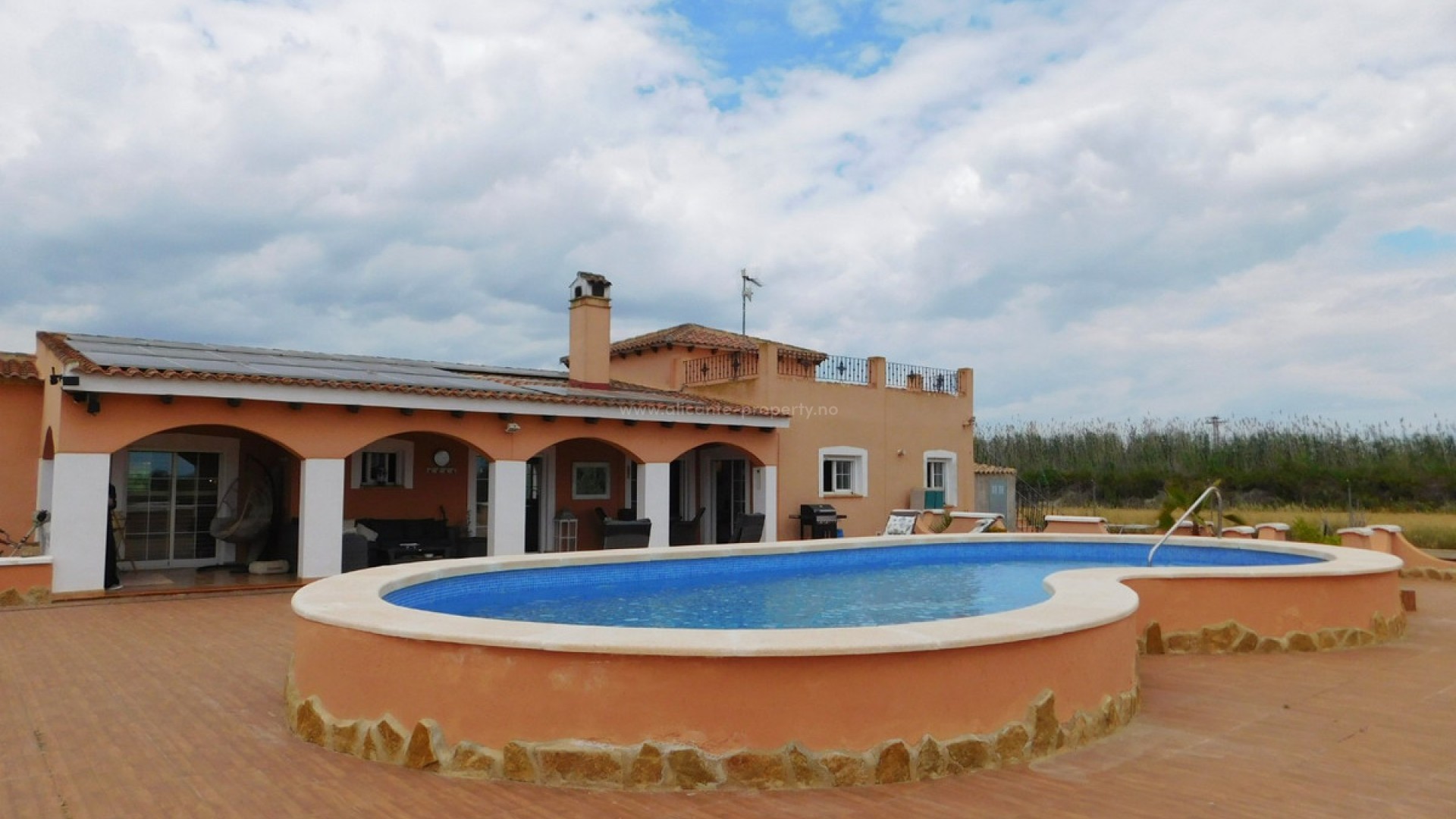 Villa in Dolores Centro