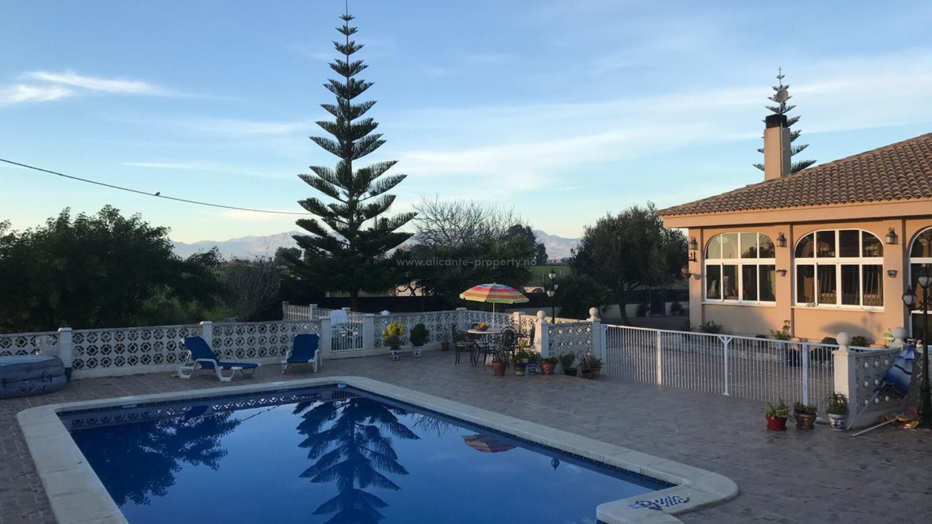 Villa in Dolores Centro