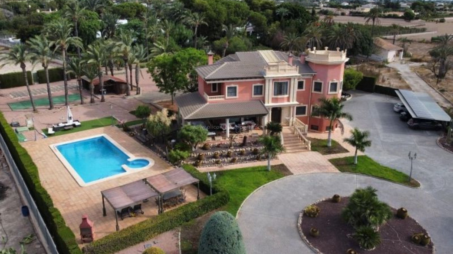 Villa in Elche Centro