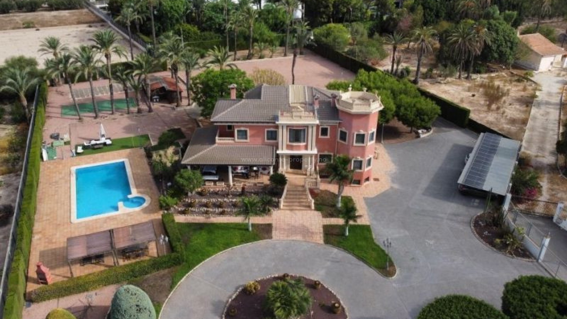 Villa in Elche Centro