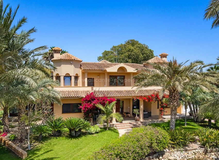 Villa in Elche Centro