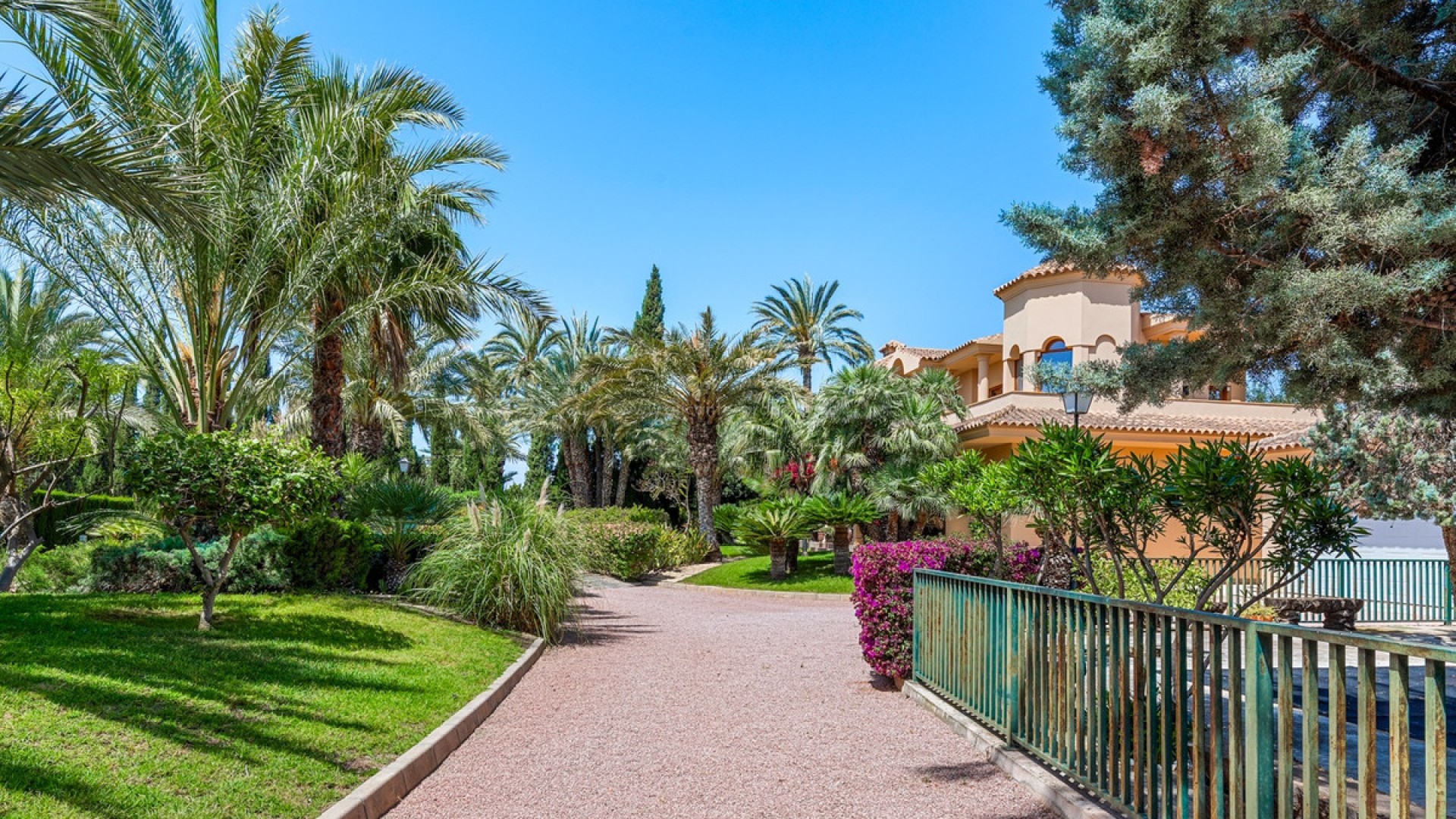 Villa in Elche Centro