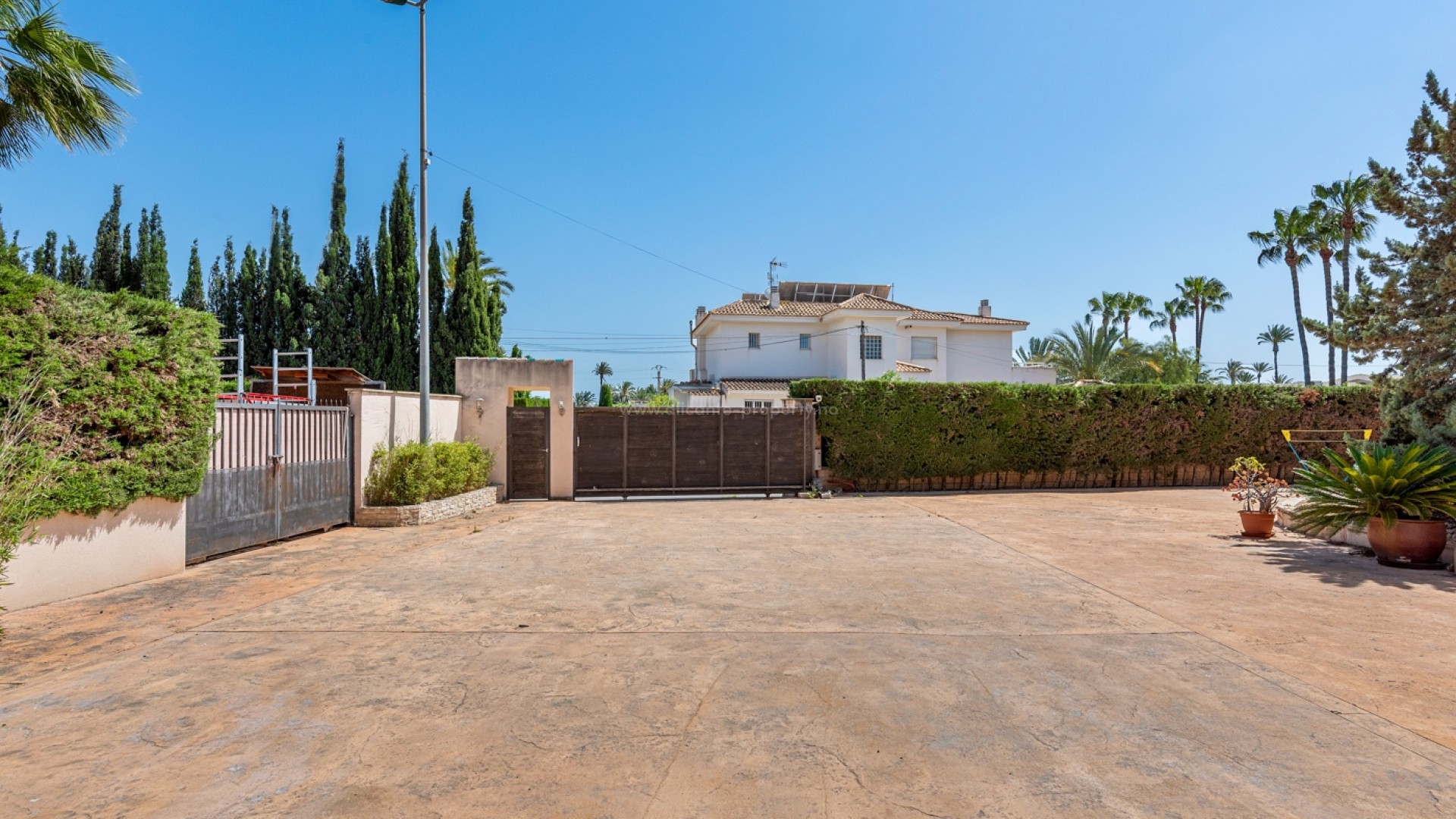 Villa in Elche