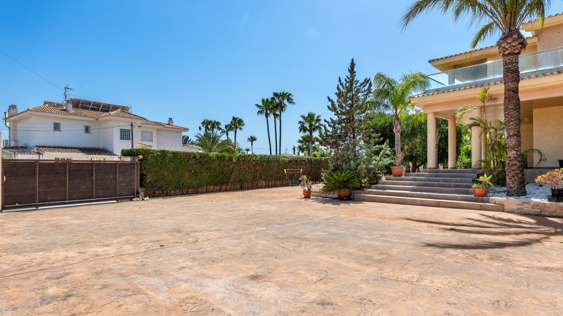 Villa in Elche