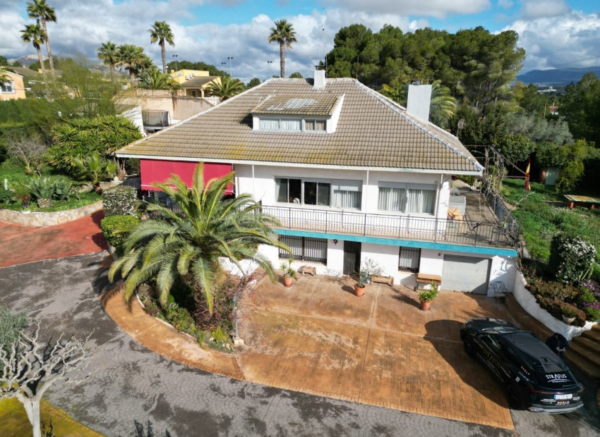 Villa in Elda Centro