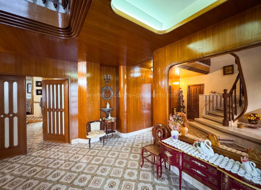 Villa in Elda Centro