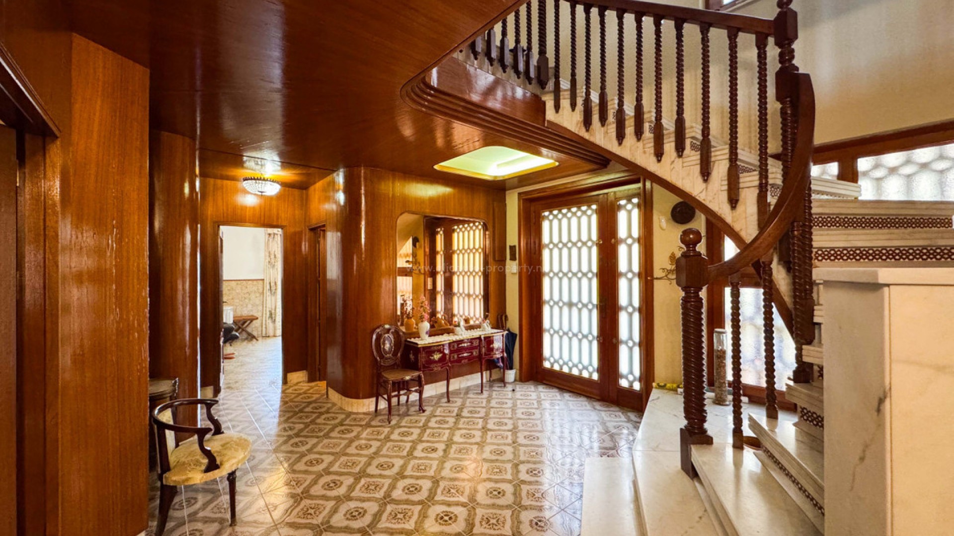 Villa in Elda Centro