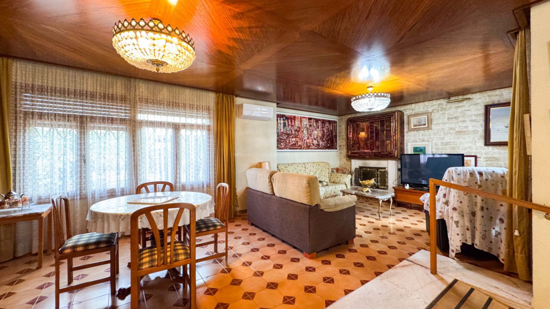 Villa in Elda Centro