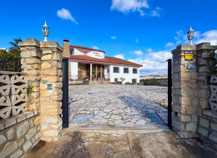 Villa in Elda Centro