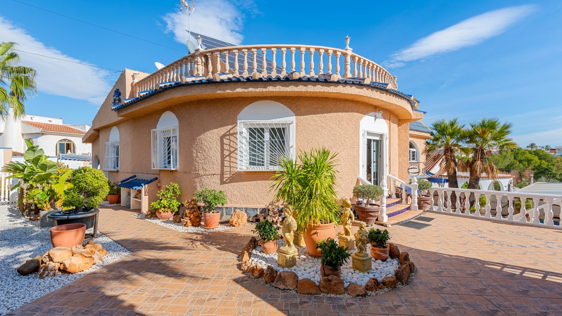 Villa in La Marina