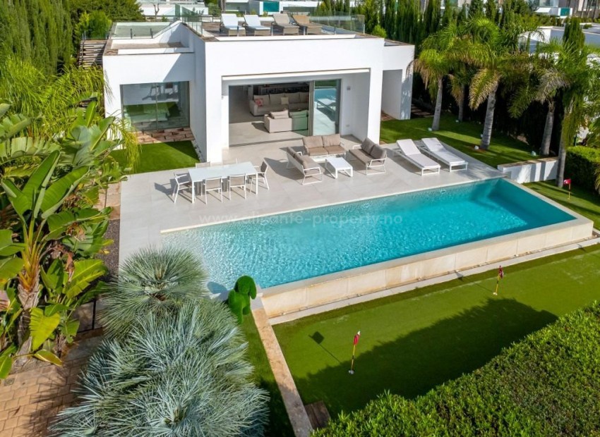 Villa in Las Colinas Golf Resort