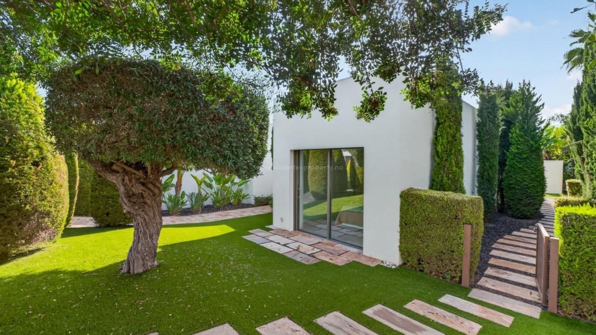 Villa in Las Colinas Golf Resort