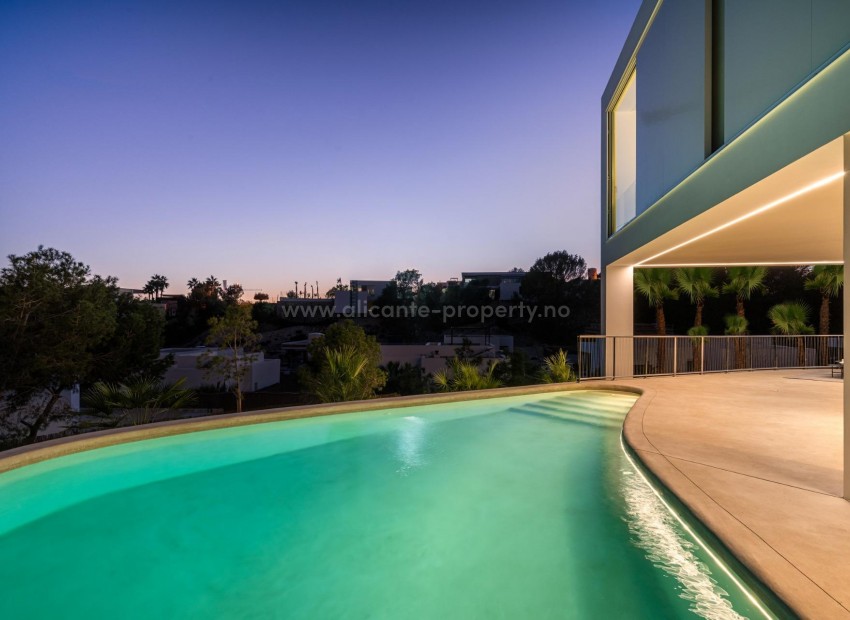 Villa in Las Colinas