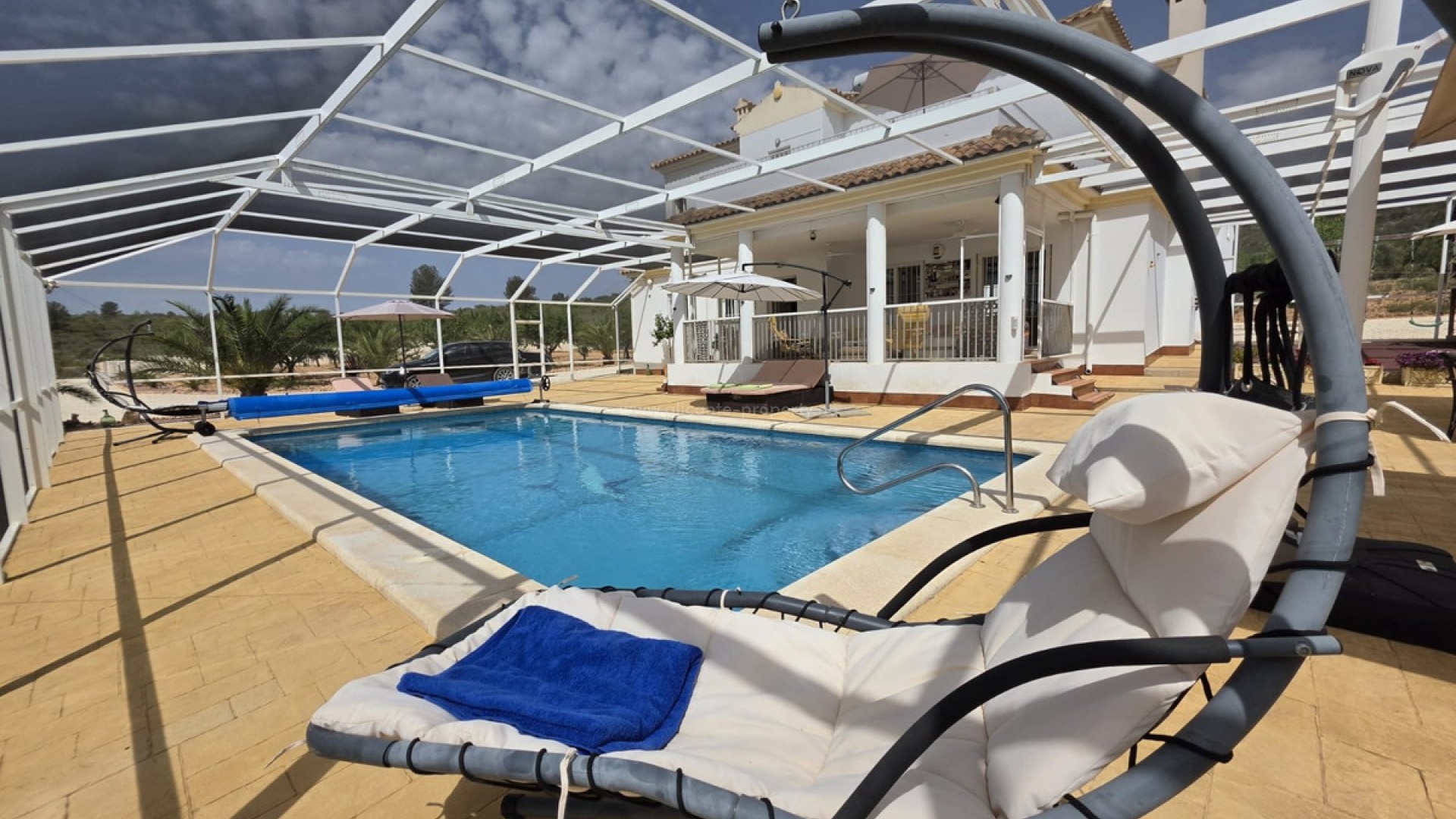 Villa in Lel