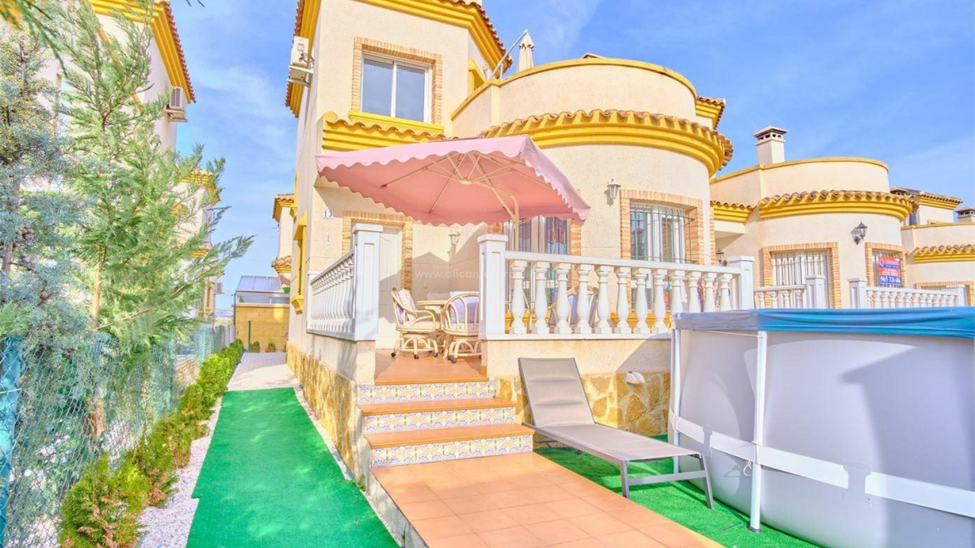 Villa in Los Montesinos Centro