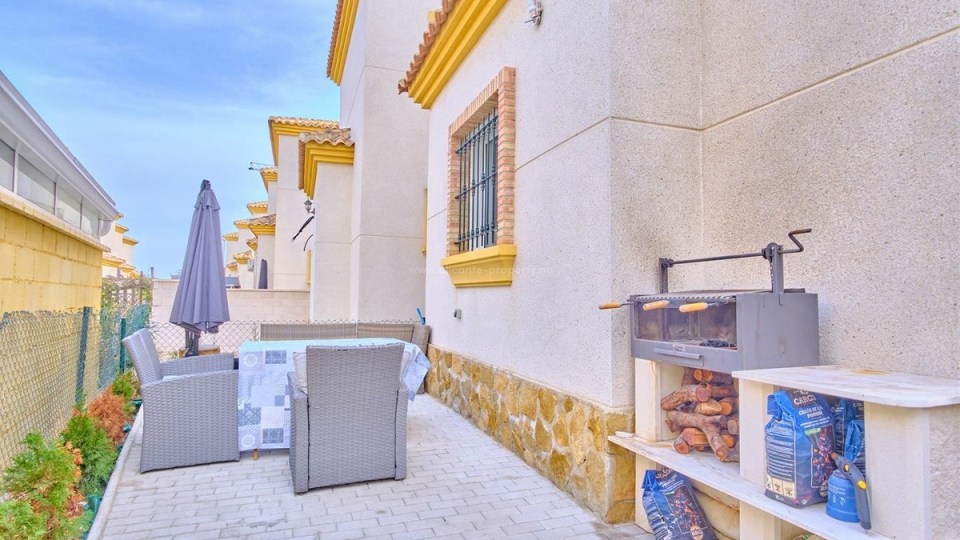 Villa in Los Montesinos Centro