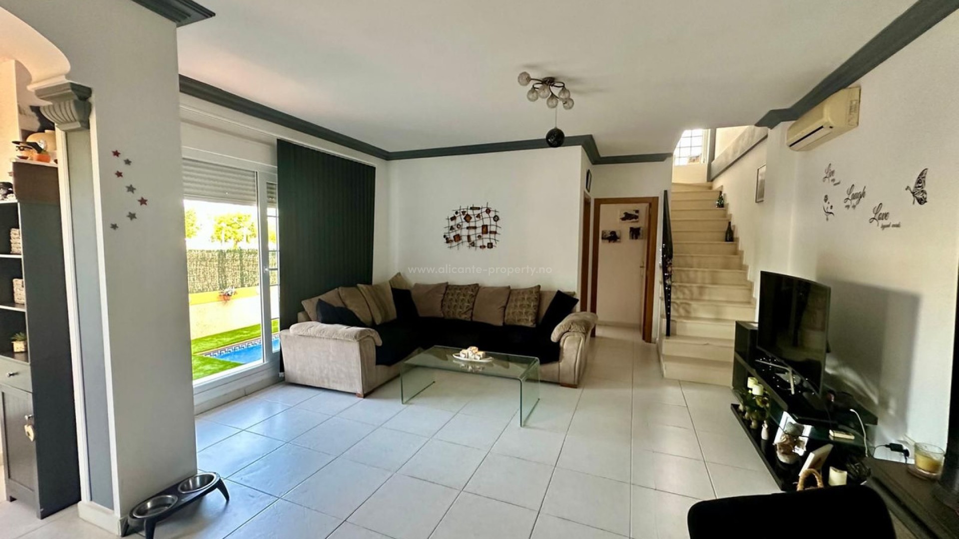 Villa in Los Montesinos Centro