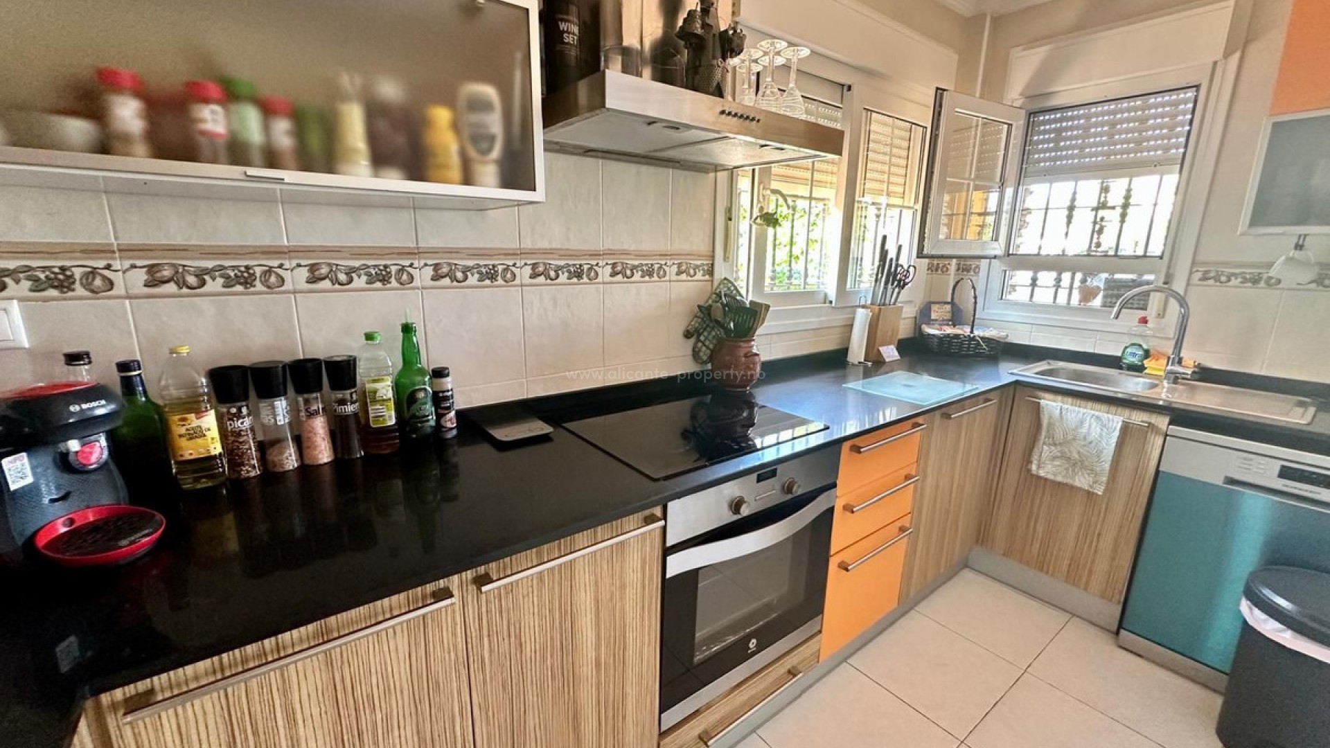 Villa in Los Montesinos Centro