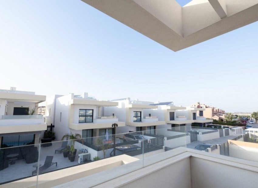 Villa in Los Montesinos Centro