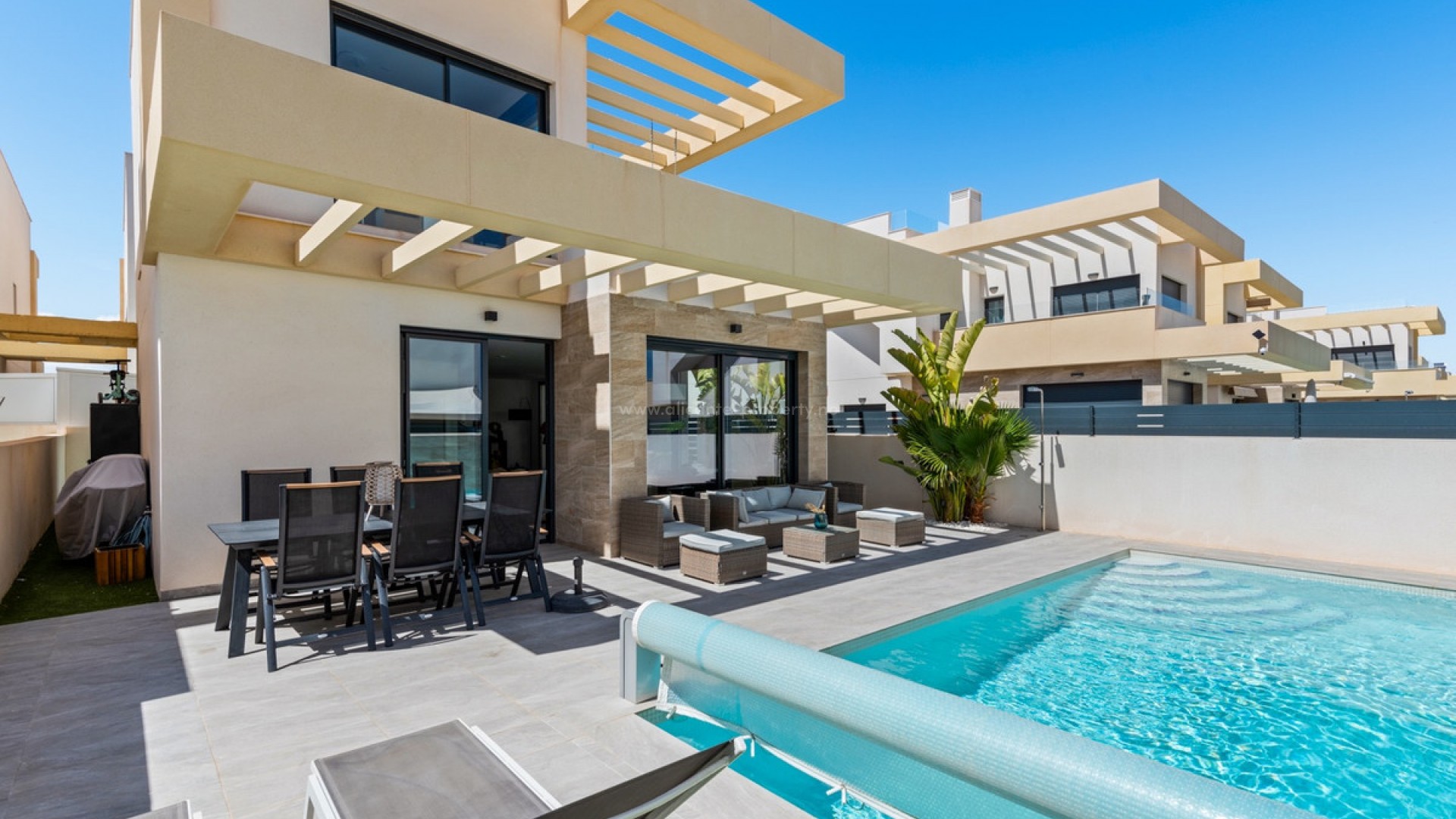 Villa in Los Montesinos Centro