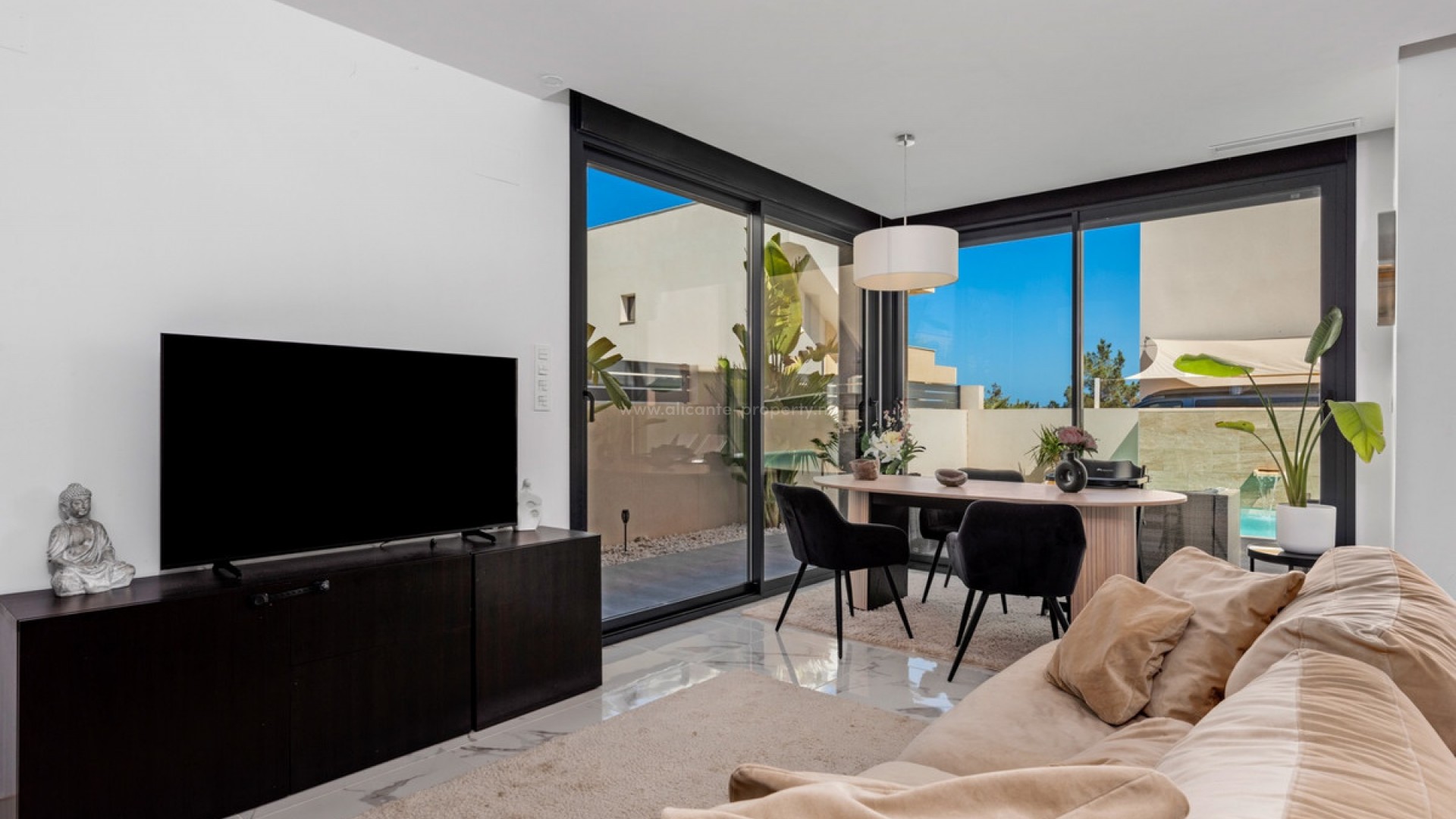 Villa in Los Montesinos Centro