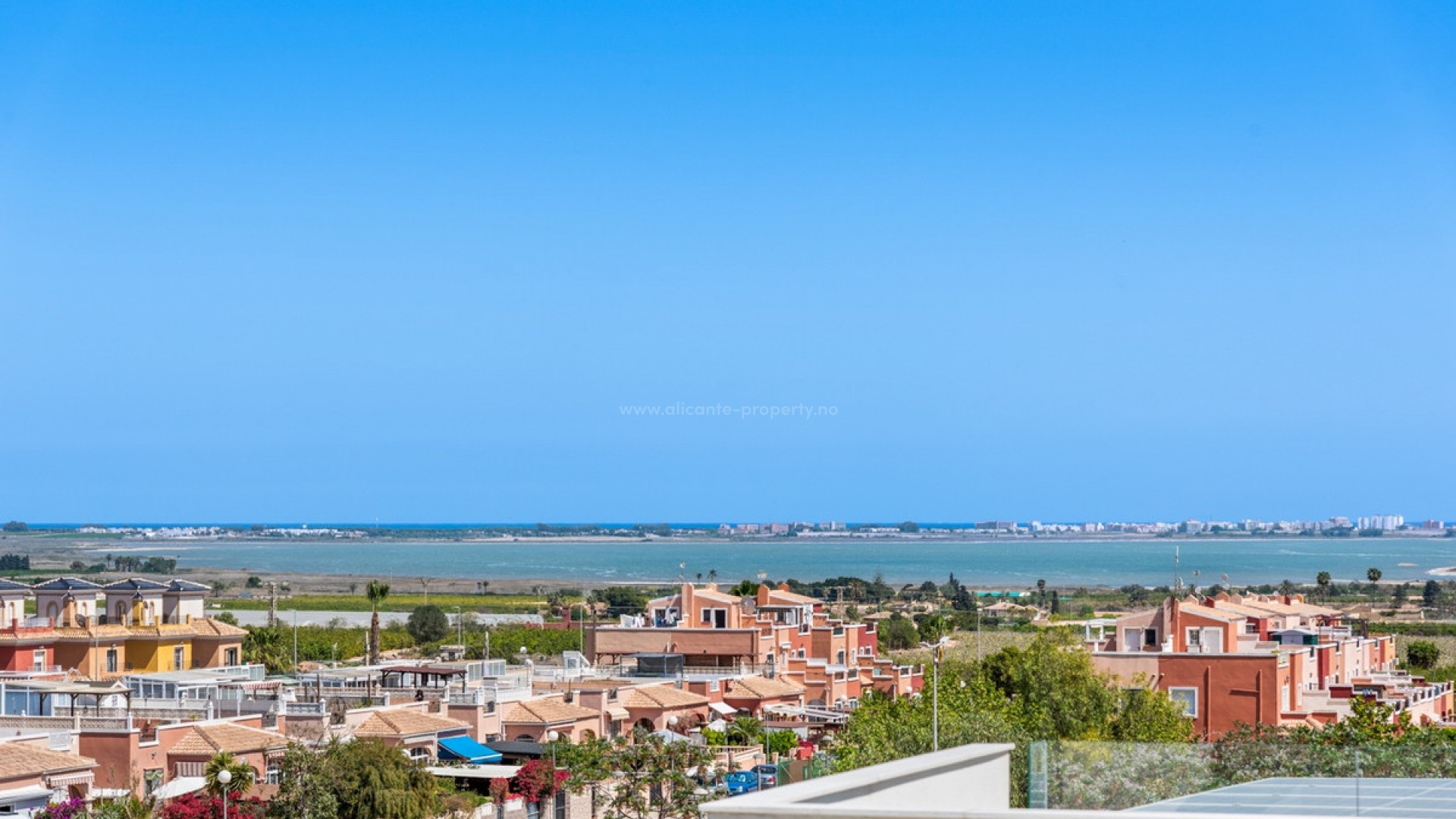 Villa in Los Montesinos Centro