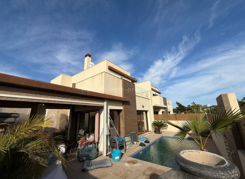 Villa in Los Montesinos Centro