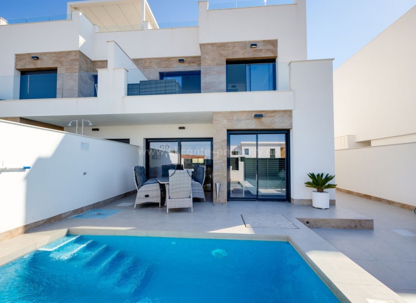 Villa in Los Montesinos Centro