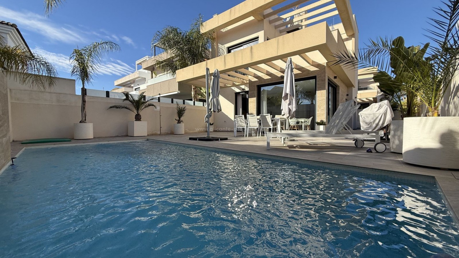 Villa in Los Montesinos Centro